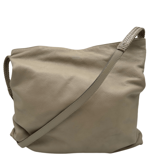 Shopper Gucci in pelle martellata beige con tracolla regolabile e parti metalliche argentate. Originale, usato, in condizioni ottime.