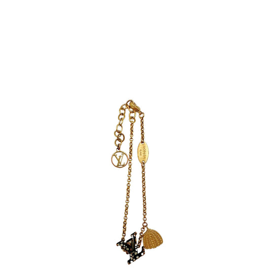 Bracciale LV Limited Edition in metallo dorato, con charm a forma di zucca e ciondolo logato LV a poi nero e bianco. Completo di corredo.