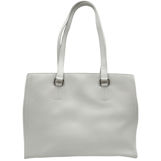 Borsa Furla in pelle saffiano bianca, con parti metalliche argentate, da indossare a spalla.Completa di dustbag.