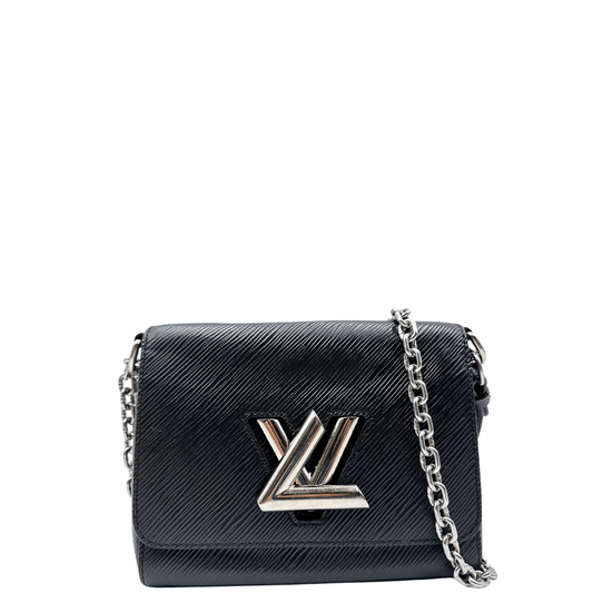 Borsa Louis Vuitton Twist PM in pelle Epi nera con parti metalliche argentate, munita di una tracolla scorrevole in catena e spallaccio. Rifinita con logo LV in metallo sul front. Originale, usato, in condizioni ottime.