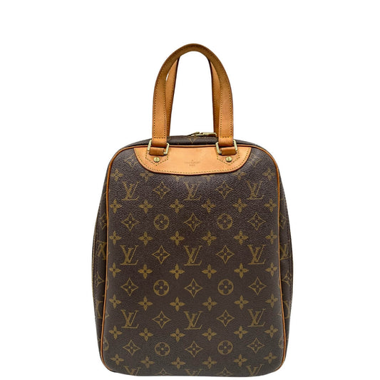 Borsa Louis Vuitton Excursion in canvas marrone monogram con finiture in vacchetta naturale e parti metalliche dorate. Da portare a mano. Completa di dustbag. Originale, usato, in condizioni ottime.