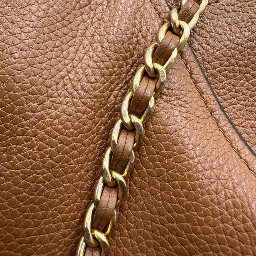 Shopper Tory Burch