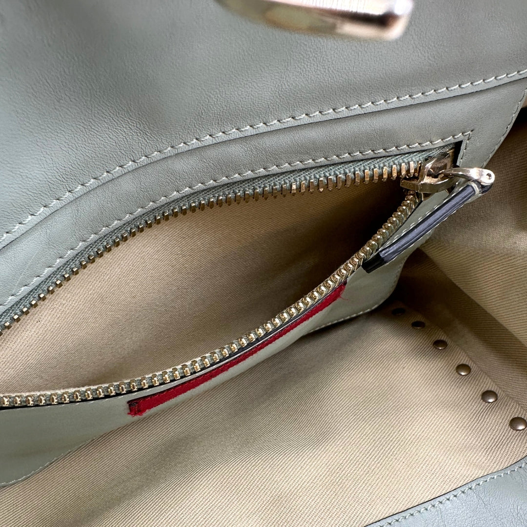 Shopper Rockstud Valentino Garavani verde salvia