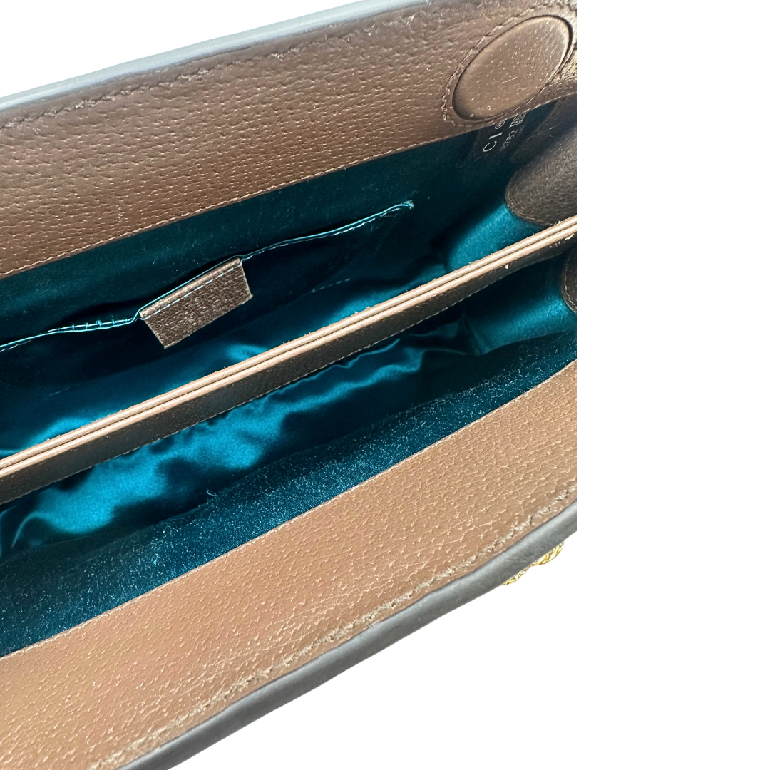 Borsa Gucci Ophidia in canvas beige GG con finiture in pelle marrone, striscia Web in tessuto verde e rosso, rifinita con parti metalliche dorate, interni