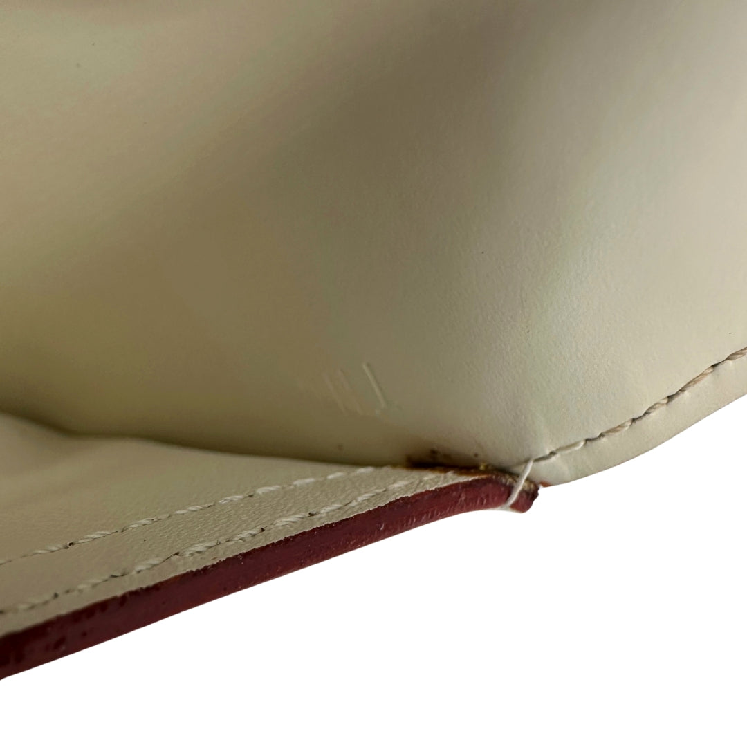 Portafoglio Louis Vuitton in pelle martellata color bianco avorio con rifiniture rosse e parti metalliche dorate, codice