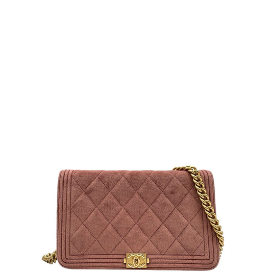 Wallet Chanel in velluto color rosa antico con inserti metallici dorati; munito di una tracolla in catena e spallaccio in pelle rosa, front