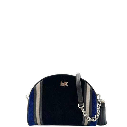 Borsa Michael Kors in pelle nera, e velluto sul front con dettagli blu e bianchi. Munita di tracolla regolabile e amovibile, impreziosita da una nappa decorativa. Rifinita con parti metalliche argentate. Originale, usato, in condizioni ottime.