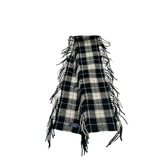 Sciarpa Burberry in 77% lana Merino, 21% angora e 2% cashmere con trama tartan, di lusso, originale, ottime condizioni.