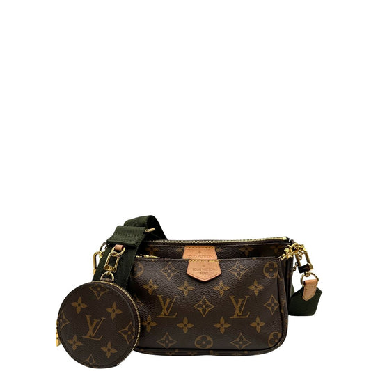 Multi Pochette Accessoires Louis Vuitton in canvas marrone monogram con dettagli in vacchetta naturale, manico in catena dorata e tracolla in tessuto Jacquard verde kaki. Dotata del classico mini portamonete rotondo, rimovibile. Completa di corredo. Originale, usato, in condizioni ottime.