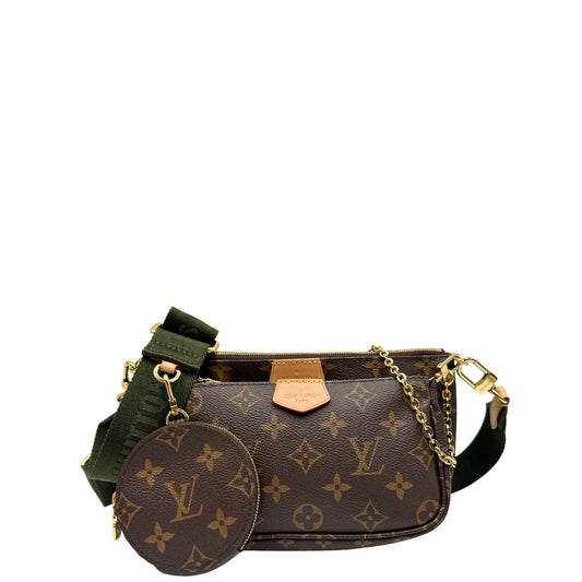Front di una Multi Pochette Accessoires Louis Vuitton in canvas marrone monogram con dettagli in vacchetta naturale, manico in catena dorata e tracolla in tessuto Jacquard verde kaki. Dotata del classico mini portamonete rotondo, rimovibile. Completa di corredo.