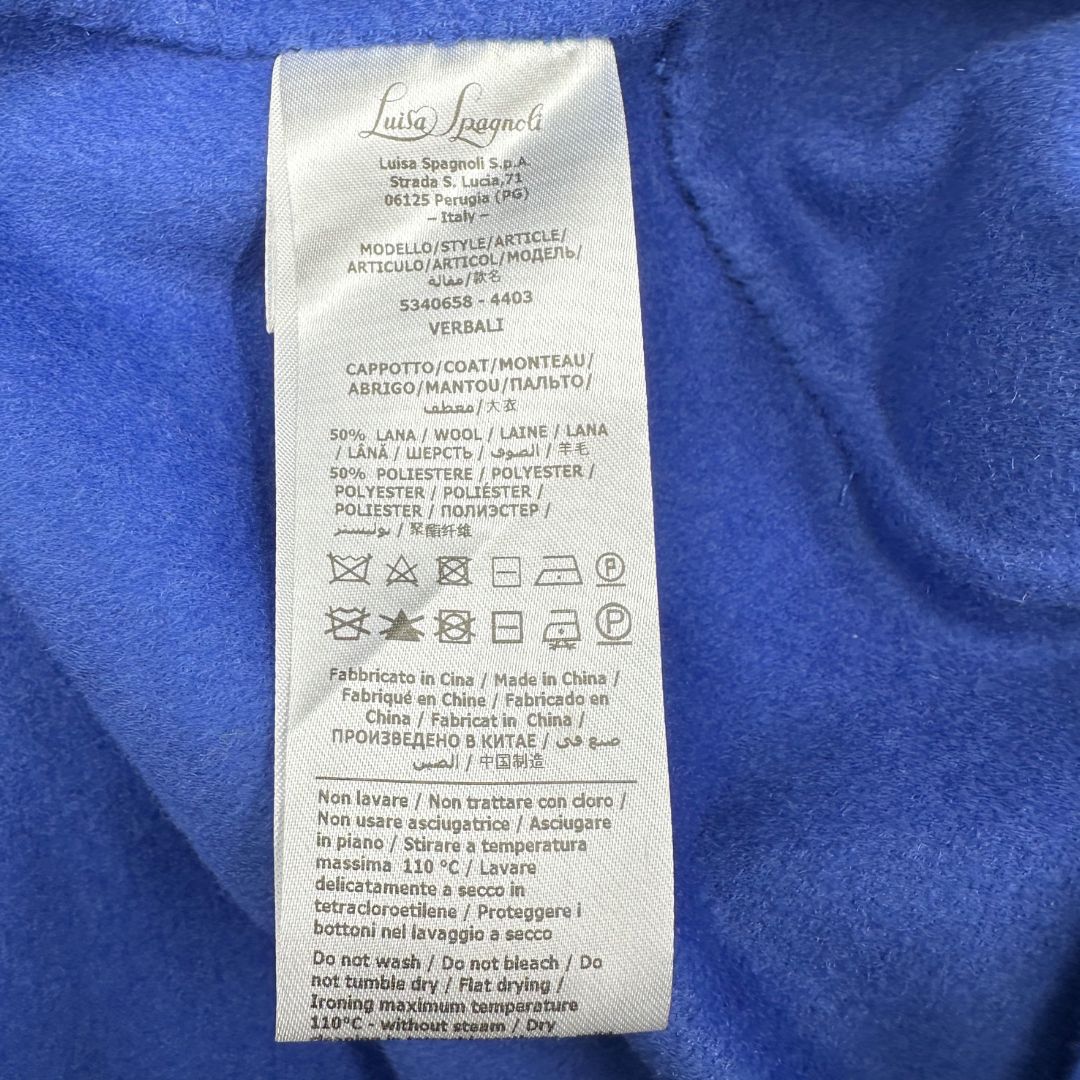 Cappotto Luisa Spagnoli color blu reale in 50% lana e 50% poliestere; bottoni con finiture dorate, di lusso, originale, eccellenti condizioni, usato.