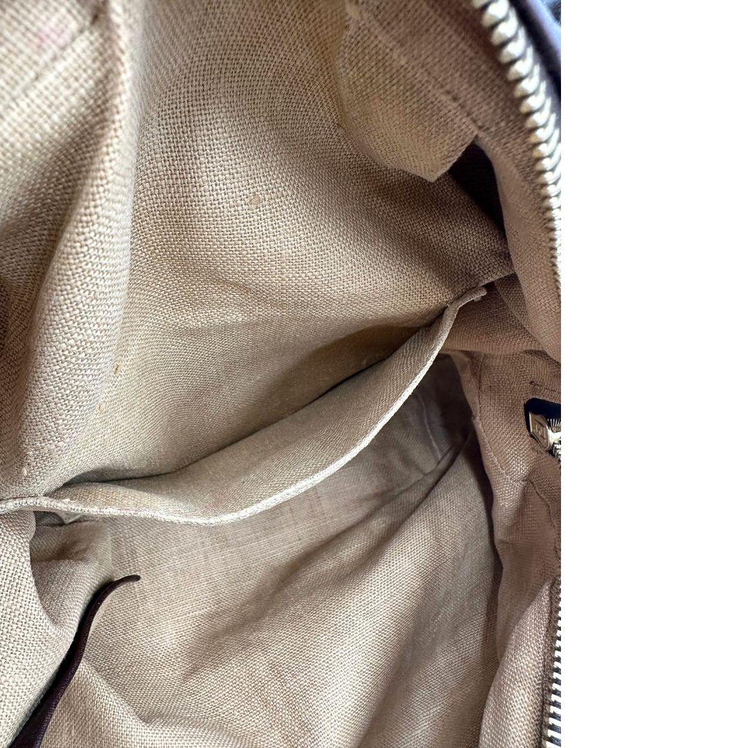 interno Borsa Fendi in tessuto trama zucca con finiture in pelle marroni e parti metalliche dorate; munita di doppi manici stondati, di lusso, originale, ottime condizioni.