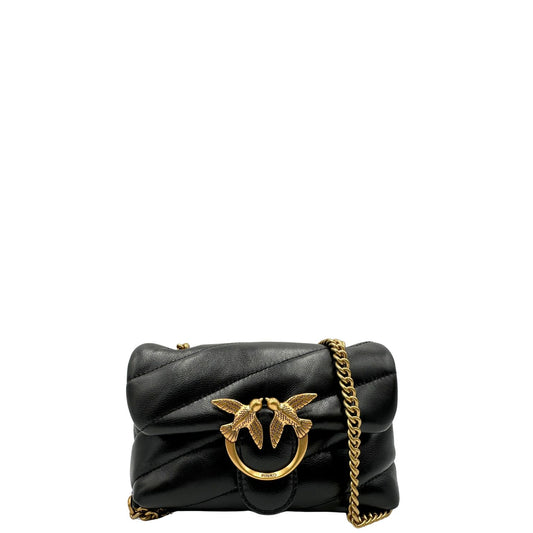Front di una Borsa Pinko in pelle nera con parti metalliche dorate; munita di una tracolla scorrevole in catena con spallaccio in pelle. Indossabile a spalla oppure a tracolla. Originale, usata, di lusso, in ottime condizioni