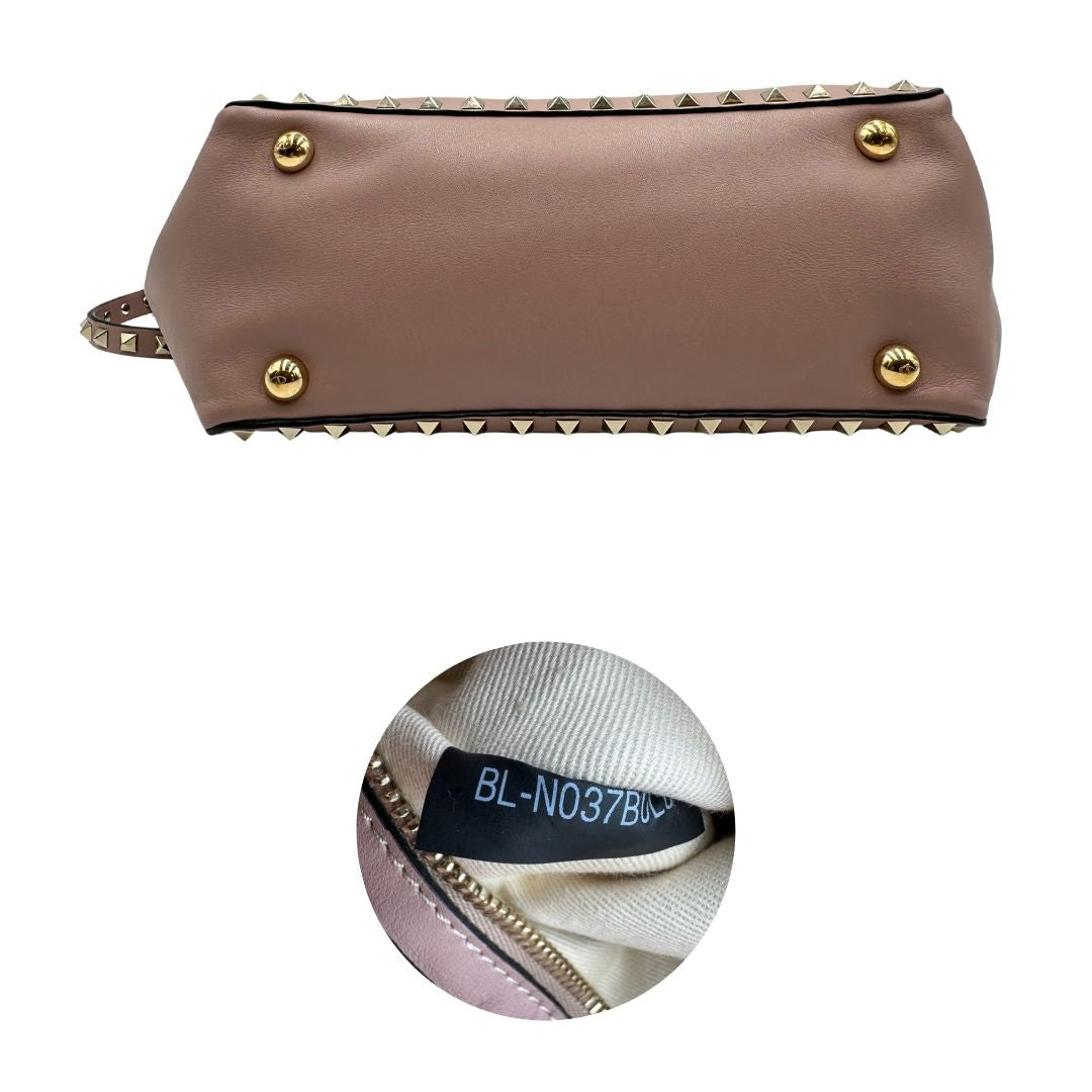 base Borsa Valentino Garavani in pelle rosa con parti metalliche dorate; impreziosita da borchie piramidali e munita di doppi manici e una tracolla amovibile. Completa di dustbag, di lusso, originale, usata.