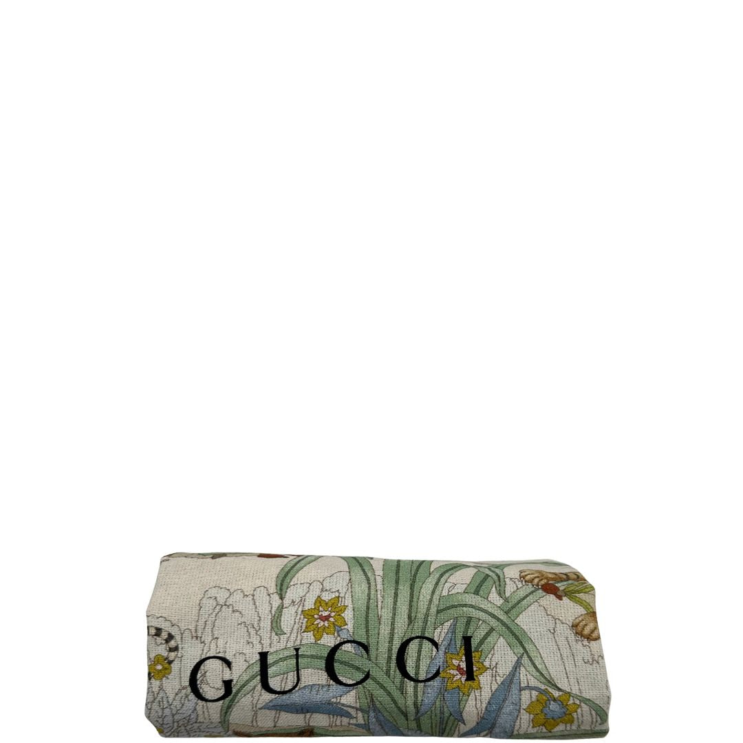 Dustbag di un marsupio Gucci in canvas beige GG con metalleria dorata e finiture in pelle marroni. Stampa Gucci Tiger e fascia Web su front e retro. Tracolla in tessuto Web verde/rosso, regolabile. Indossabile a marsupio o crossbody.