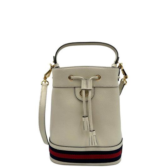 front Borsa Gucci in pelle bianca con parti metalliche dorate; impreziosita da iconica striscia Web blu e rossa e munita di un manico singolo e una tracolla amovibile e regolabile. Full set, di lusso, eccellenti condizioni, usata.b