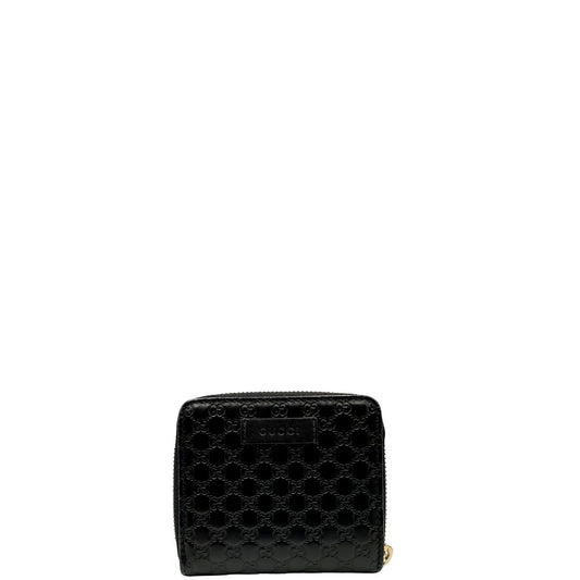 Front di un Portafoglio Gucci in pelle nera GG con parti metalliche dorate. Completo di scatola. Originale, usato, di lusso, in ottime condizioni.