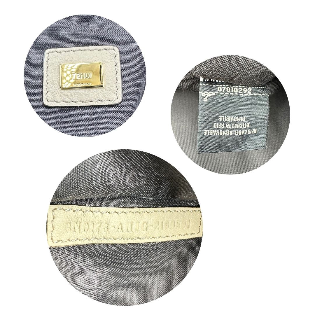 Codici di una pochette Fendi in suede beige con trama zucchino, finiture in pelle tono su tono e parti metalliche dorate; munita di un polsino amovibile, da portare a mano. Completa di dustbag.