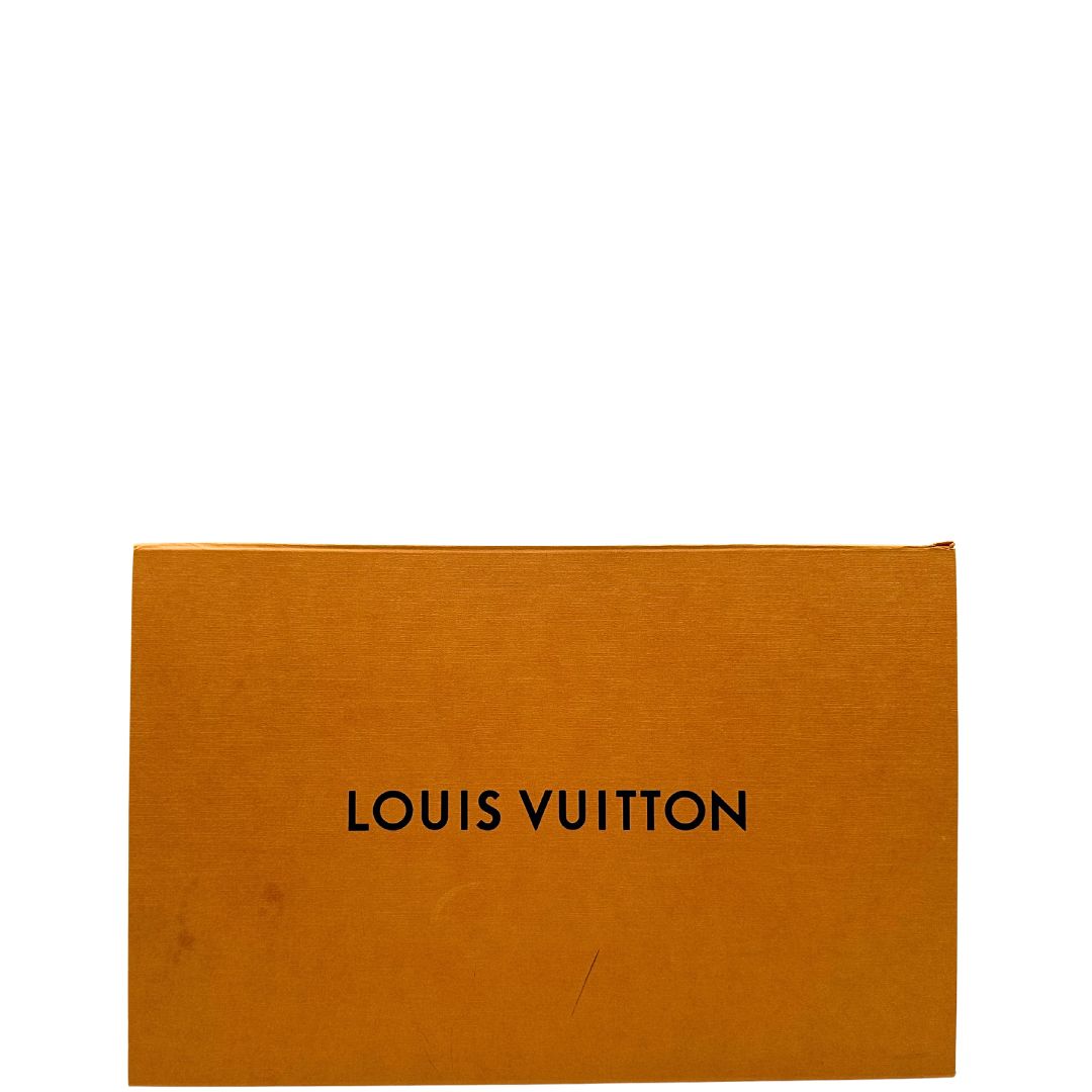 Scatola di una borsa Louis Vuitton in canvas marrone monogram con finiture in vacchetta naturale e parti metalliche dorate; munita di doppi manici, indossabile a spalla. Completa di dustbag.