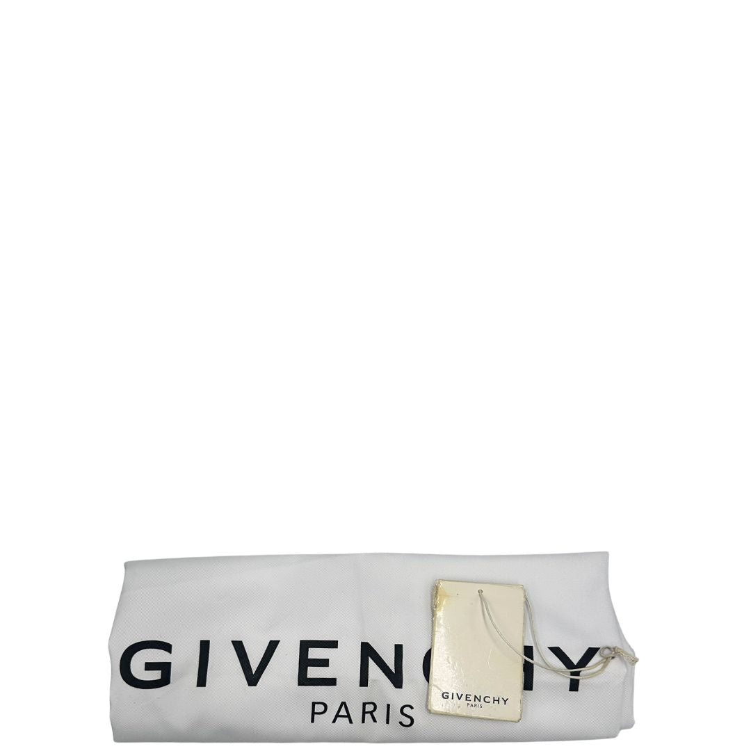 Dustbag di una borsa Givenchy Antigona in pelle nera dalla metalleria argentata, usata, originale, second hand, in ottime condizioni.