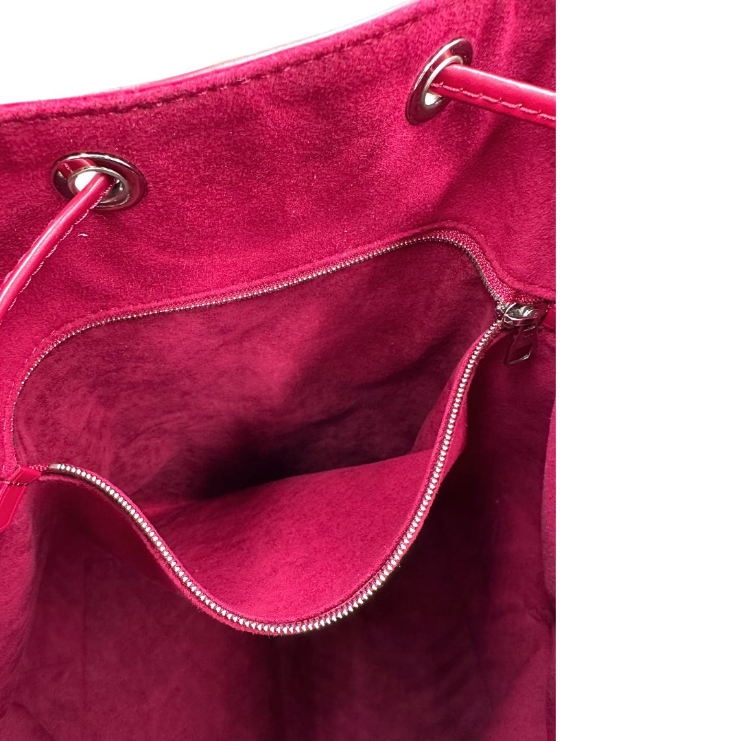 interno Secchiello LV in pelle epi color magenta, di lusso, originale, ottime condizioni, usata.