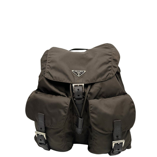 Front, Leggero zaino Prada in tessuto nylon marrone e finiture in pelle tono su tono. Originale, usato, di lusso, in ottime condizioni.