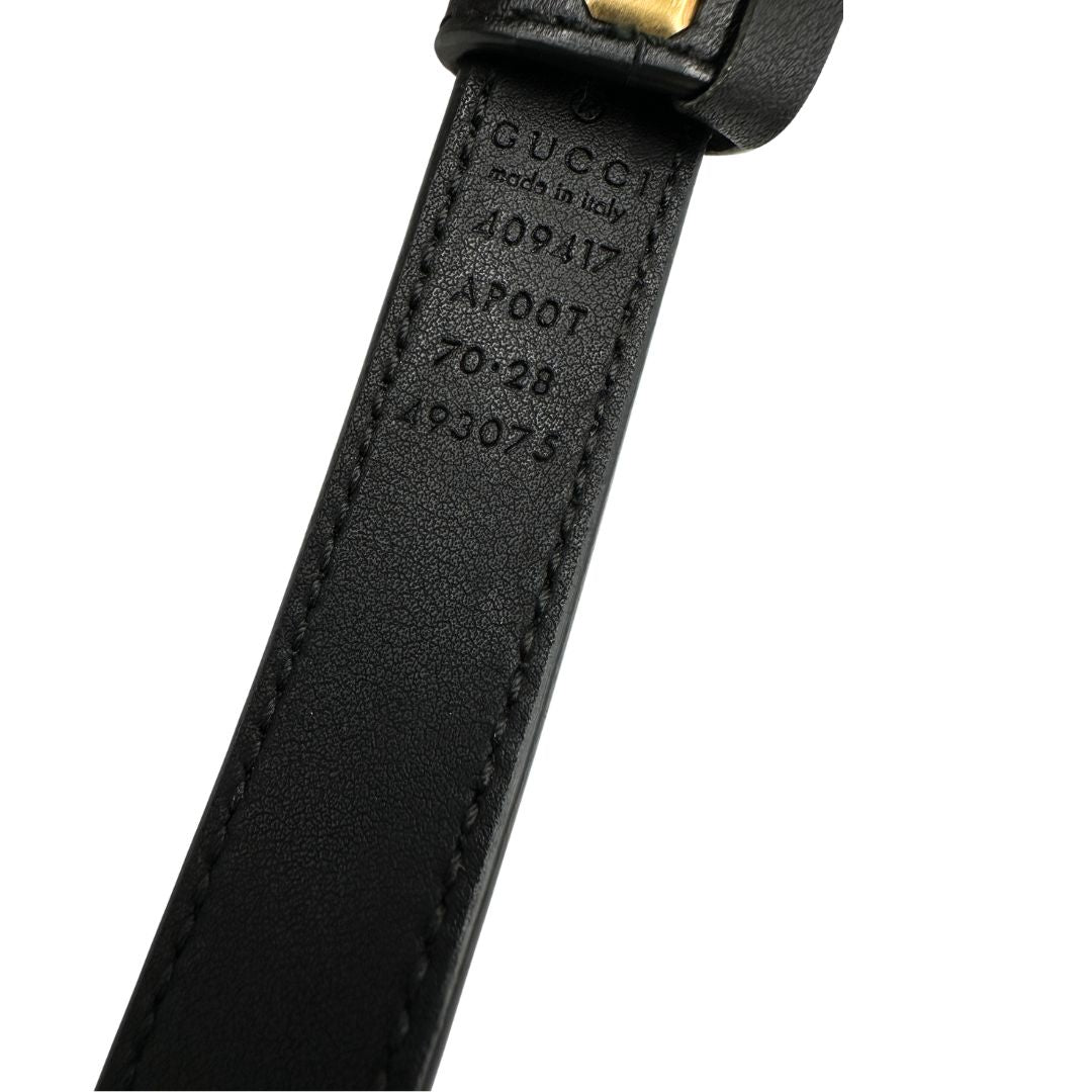 Cintura Gucci Marmont in pelle nera con fibbia GG in metallo dorato. Originale, di lusso, usata, in condizioni ottime.