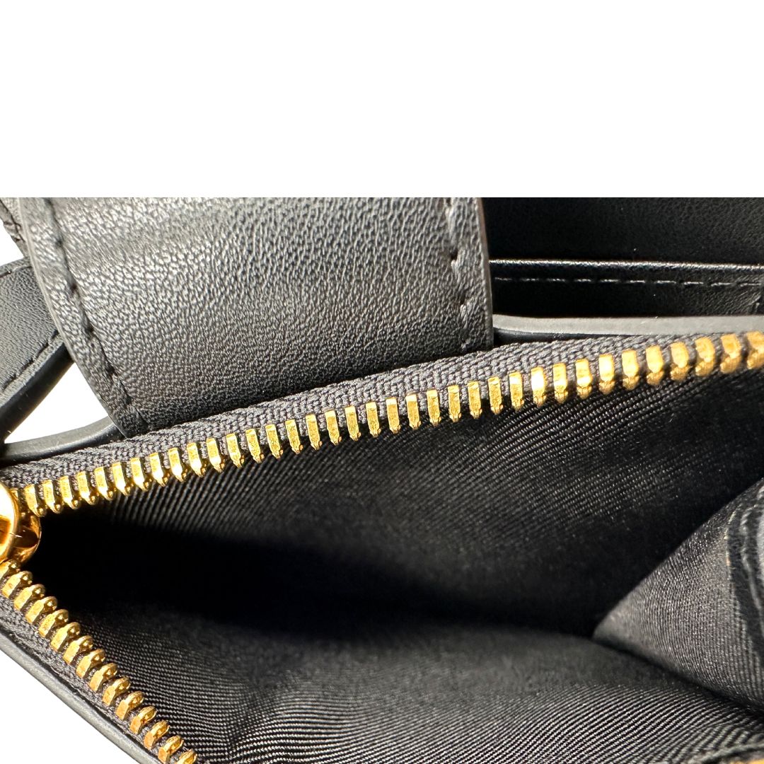 Portafoglio Pinko in pelle nera con hardware dorato, di lusso, eccellenti condizioni