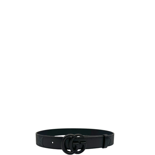Cintura Gucci GG in canvas grigio con finiture in pelle nera e fibbia GG tono su tono. Originale, usata, di lusso, in ottime condizioni.