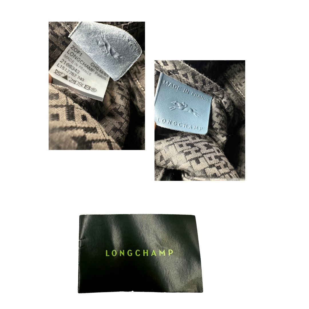 Borsa Longchamp Le Pliage in pelle Blu avio dotata di doppi manici stondati e di una tracolla regolabile, amovibile. Rifinita con parti metalliche argentate.