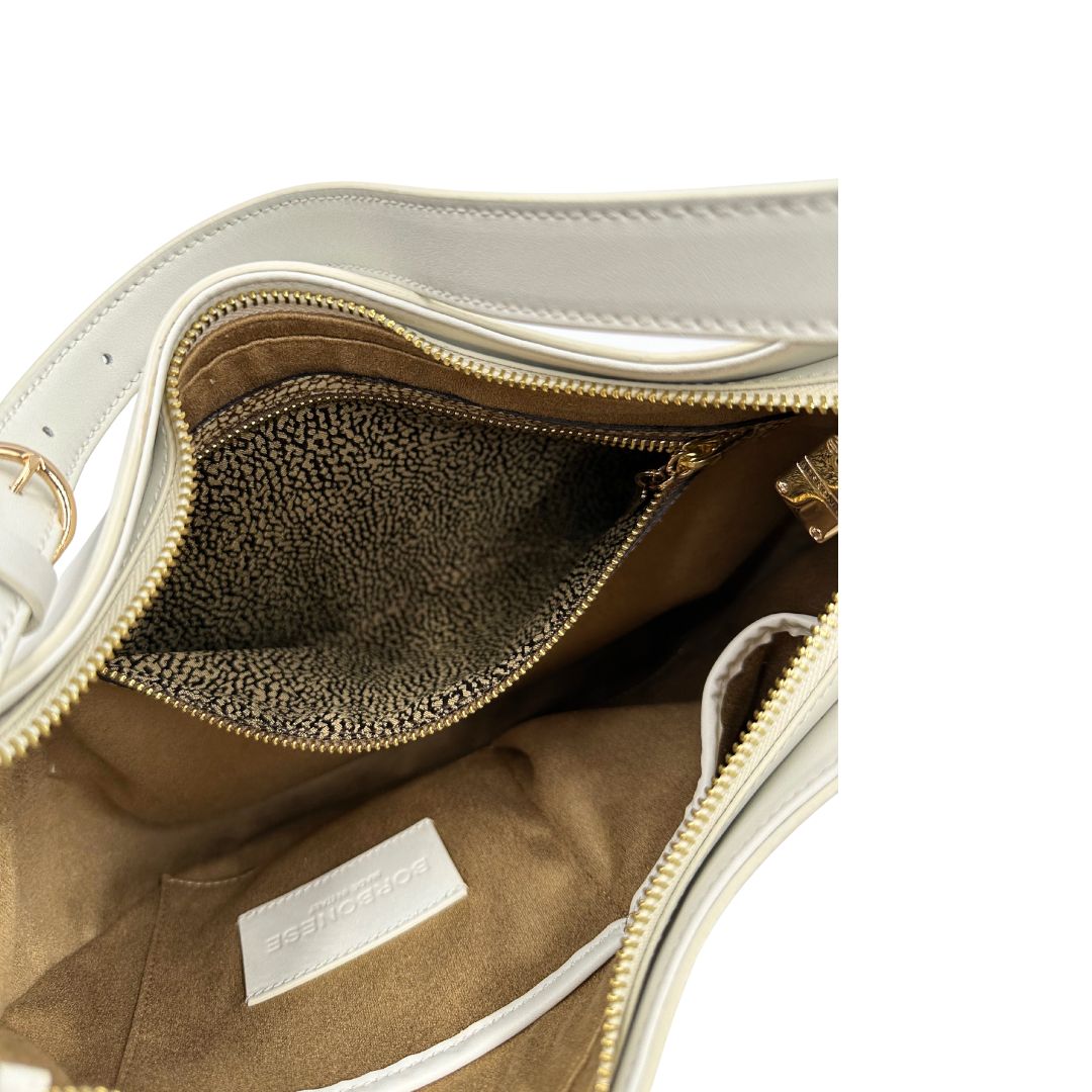 Tasca Interno Borsa Borbonese in pelle bianca con parti metalliche dorate; munita di un manico singolo regolabile, indossabile a spalla