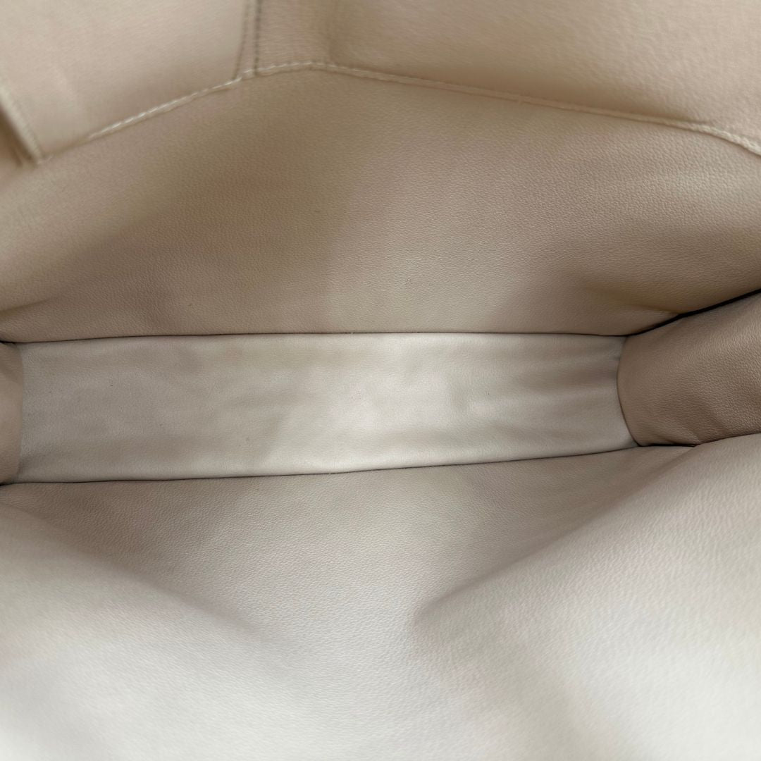 interno Borsa Louis Vuitton in canvas marrone monogram con parti metalliche dorate e finiture in vacchetta naturale; munita di doppi manici stondati. Completa di dustbag, di lusso, originale, ottime condizioni, usata.