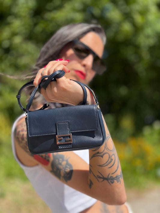Mini Baguette Fendi blu