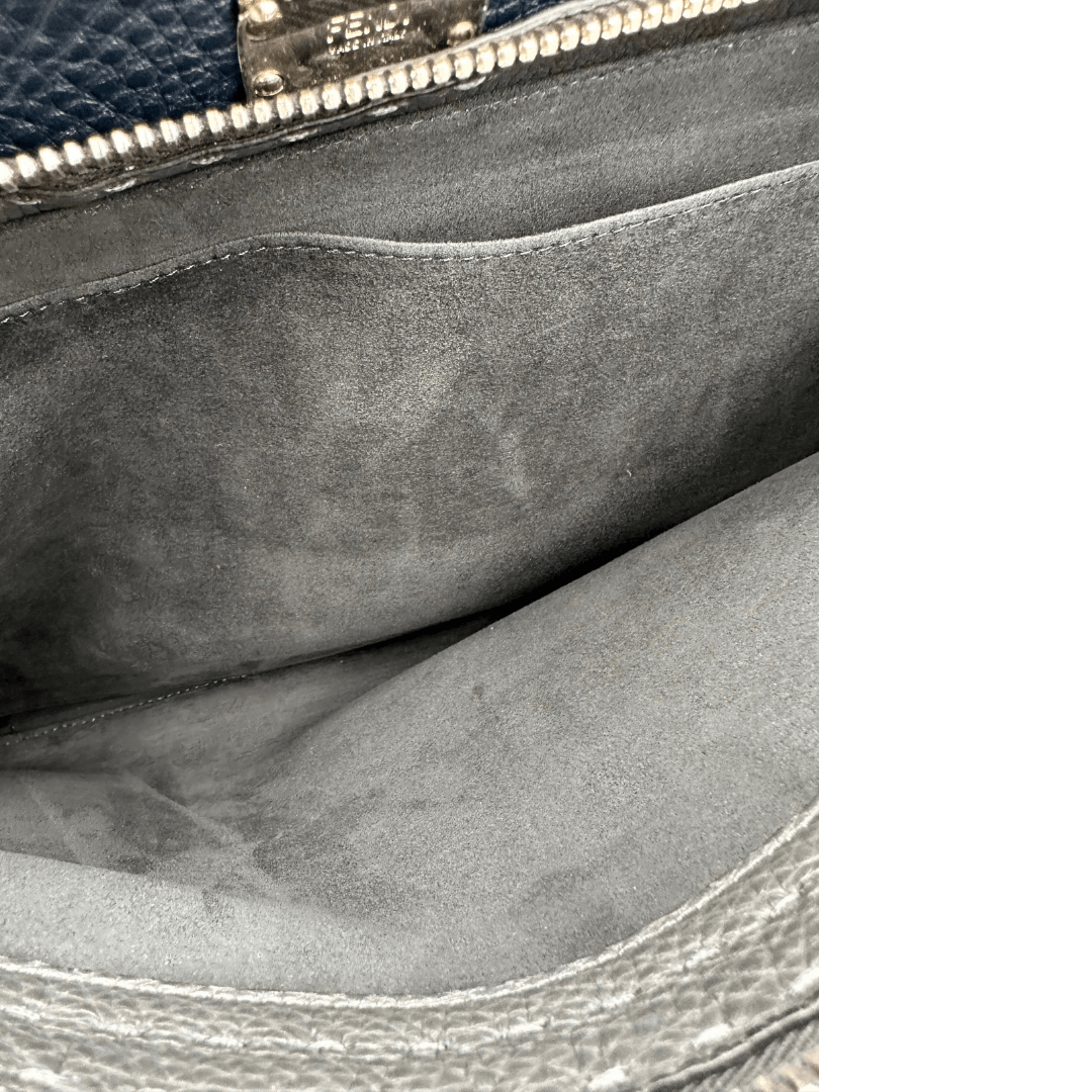 Cartella Fendi in cuoio romano grigio con parti metalliche argentate; munita di un manico singolo e una tracolla amovibile