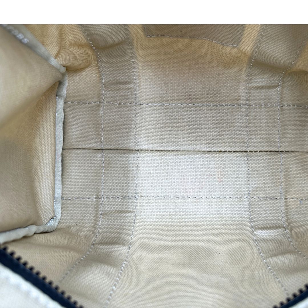 Interno, Borsa Marc Jacobs in tessuto color sabbia nella versione small. Indossabile a tracolla oppure a mano. Originale, usata, di lusso, in ottime condizioni