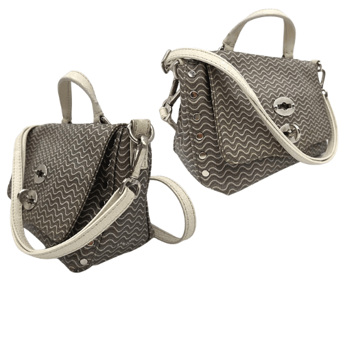 Borsa Zanellato in pelle fondo marrone con trama Blandine, finiture in pelle bianca e parti metalliche argentate; munita di un manico singolo e di una tracolla amovibile. Completa di scatola, di lusso, originale, ottime condizioni.