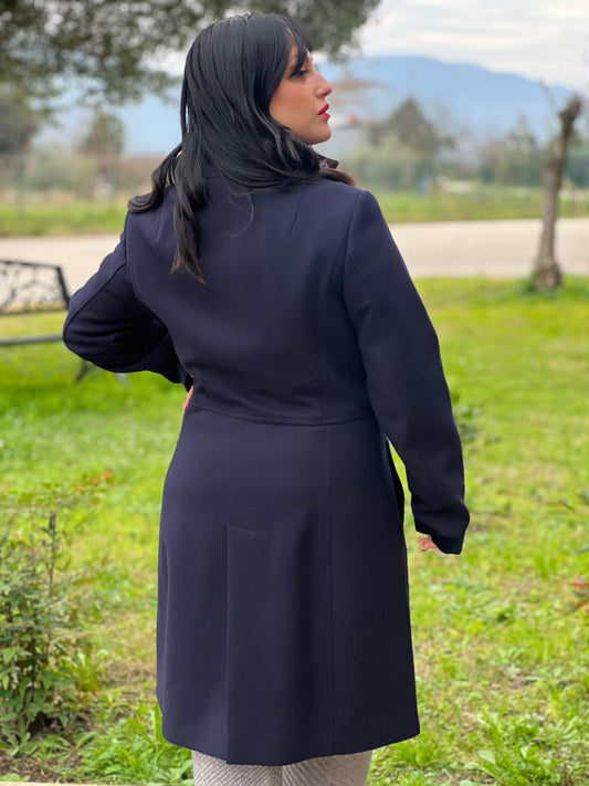 Cappotto Fay in 100% lana vergine blu rifinito con polsini e colletto in velluto, di lusso, ottime condizioni, usata, originale, ottime condizioni.