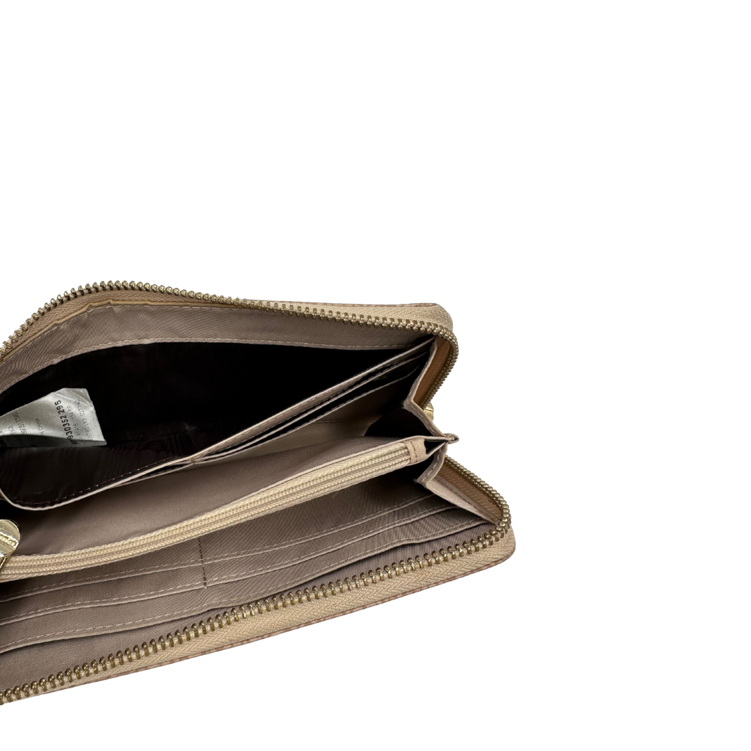 Interno Portafoglio Borbonese in tessuto nylon rosa trama occhio di pernice con dettagli metallici dorati.