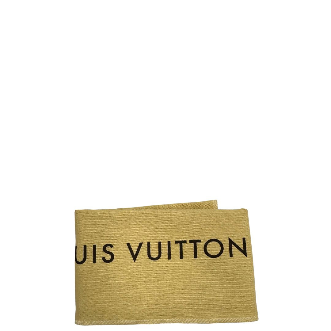 Dastbag di una Borsa LV Viva Cité in canvas monogram con finiture in vacchetta naturale e parti metalliche dorate; indossabile a spalla. Completa di dustbag. Originale, usata, di lusso, in ottime condizioni.