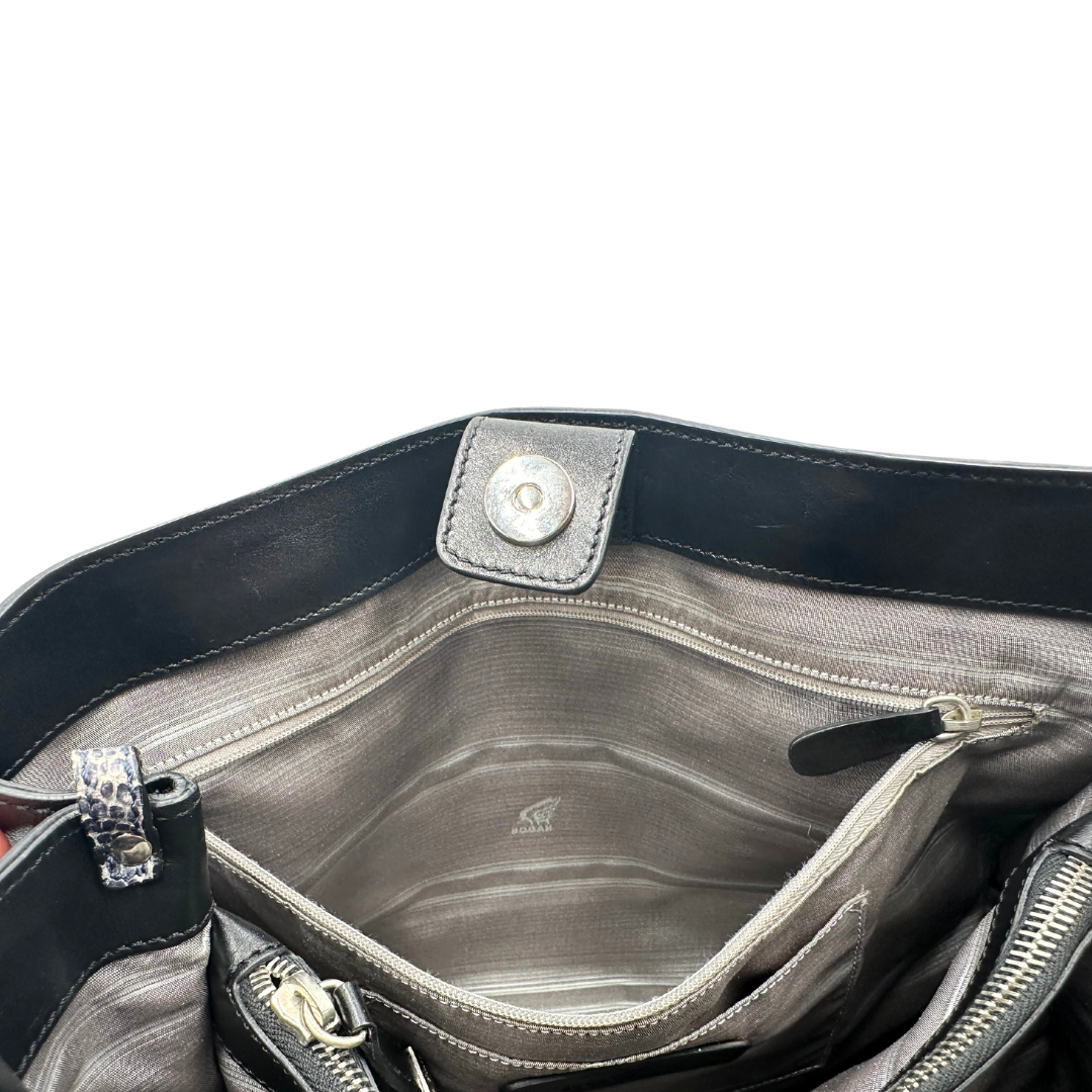 Borsa Hogan in pelle nera con parti metalliche argentate; munita di doppi manici stondati trama animalier e una tracolla amovibile e regolabile