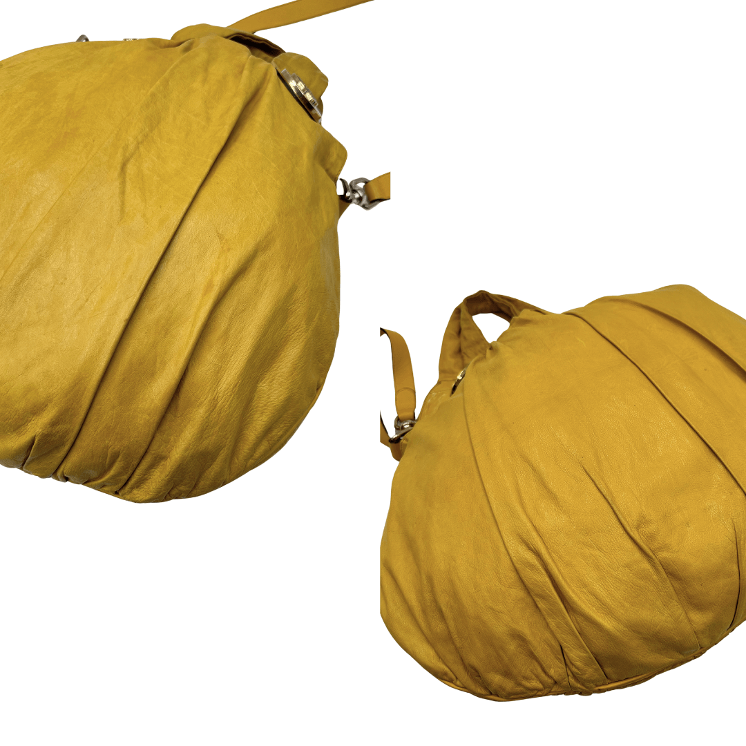 Borsa Gucci in pelle gialla con parti metalliche dorate, munita di doppi manici con stemma Hysteria in metallo e una tracolla amovibile