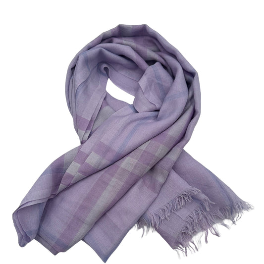 Stola Burberry misto lana vergine e seta in trama tartan lilla e bordi sfrangiati