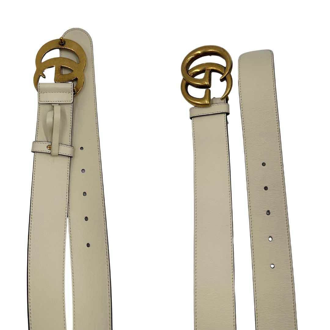 Cintura Gucci in pelle bianca con parti metalliche dorate. Completa di dustbag, di lusso, originale, eccellenti condizioni.