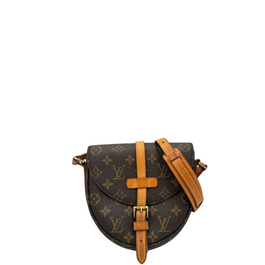 front Borsa L.V. in canvas marrone monogram con finiture in vacchetta naturale e parti metalliche dorate; munita di una tracolla regolabile, di lusso, ottimo stato, usata.