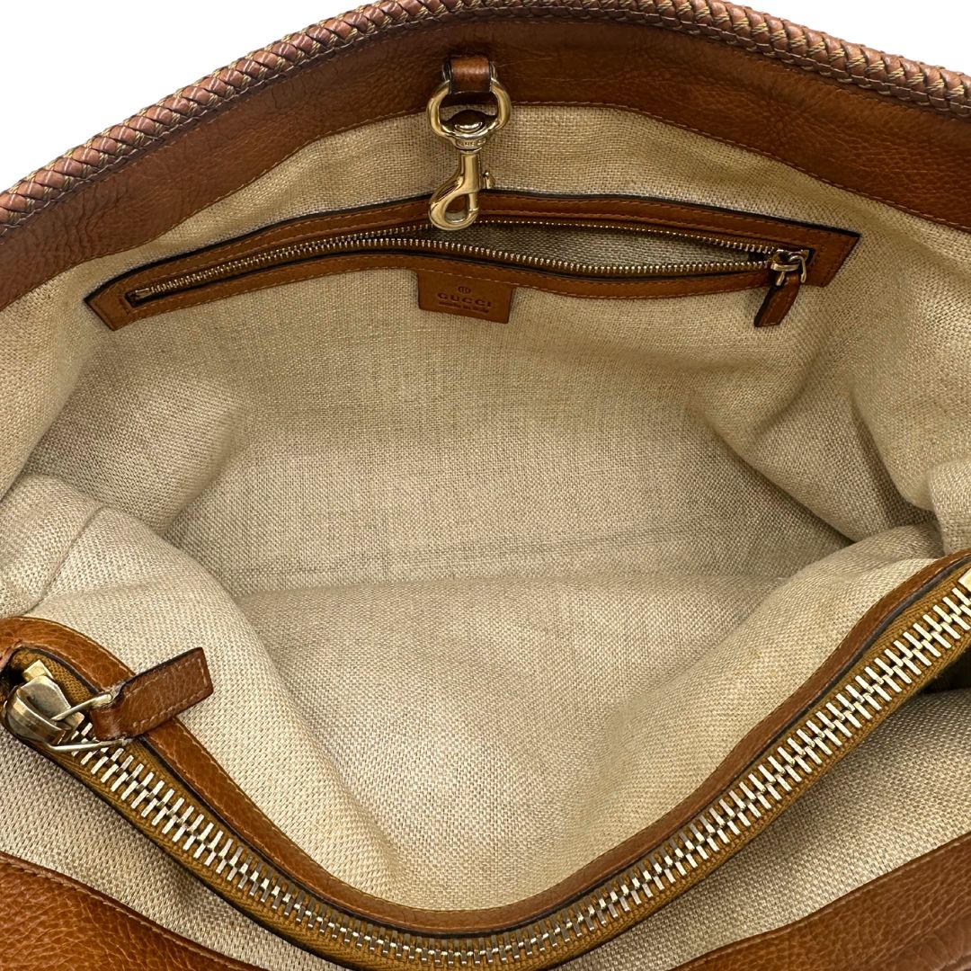 interno Borsa Gucci in tessuto GG monogram con finiture in pelle marroni e parti metalliche dorate; munita di doppi manici, da portare a spalla, di lusso, originale, ottime condizioni.