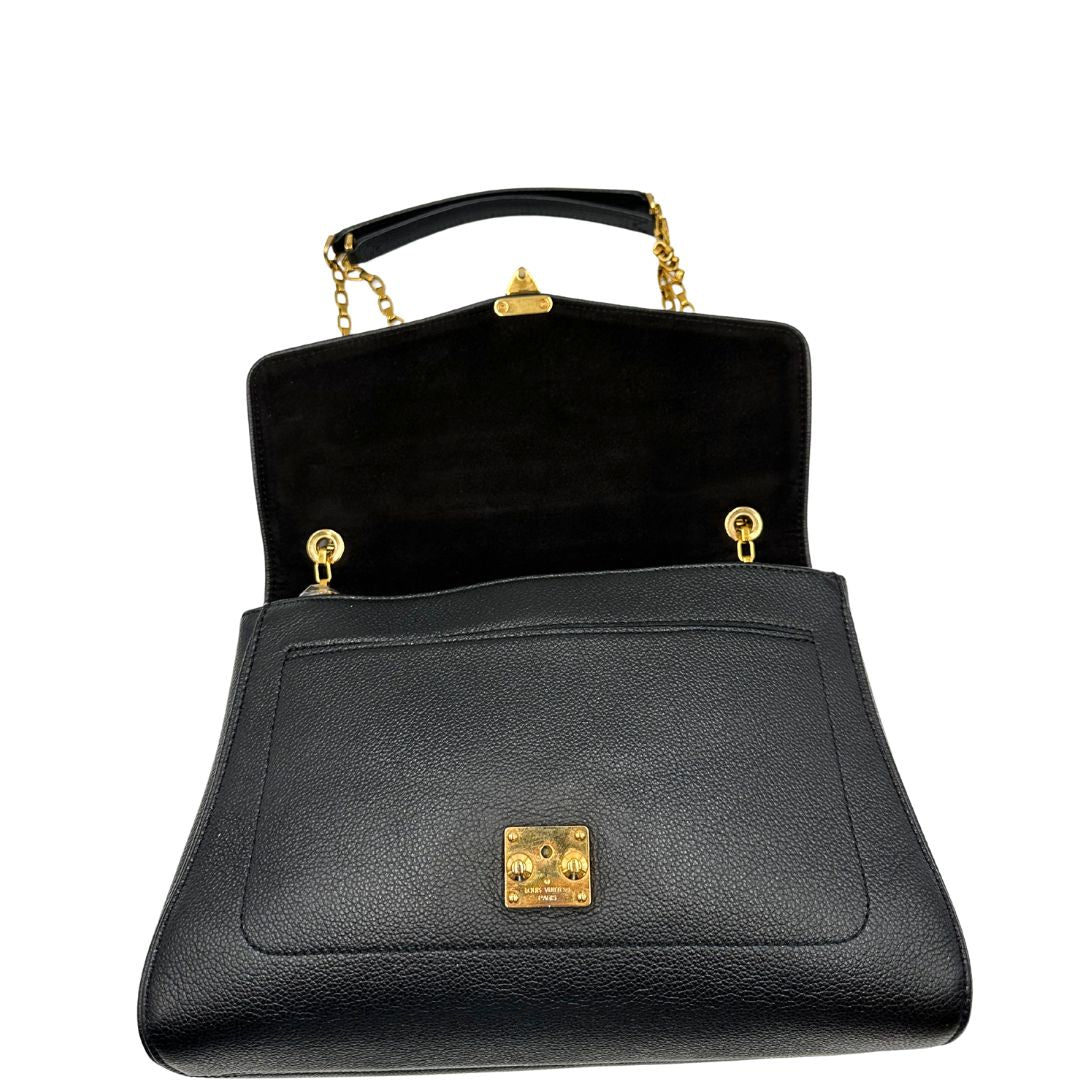 interno Borsa Louis Vuitton in pelle nera monogram Empreinte con parti metalliche dorate; munita di una tracolla scorrevole in catena con spallaccio in pelle, di lusso, originale, ottime condizioni.