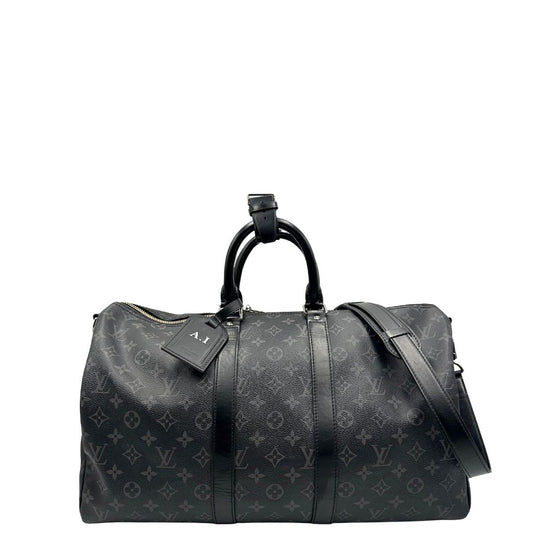 front Keepall Bandoulière in canvas monogram Eclipse nero e grigio con finiture in pelle tono su tono e parti metalliche argentate; munito di doppi manici stondati e una tracolla amovibile e regolabile. Completo di dustbag e lucchetto, di lusso, originale, ottime condizioni, usato.