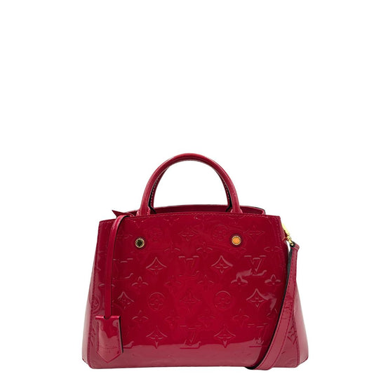 front Borsa Louis Vuitton in pelle vernis monogram color rosso fragola e parti metalliche dorate; munita di doppi manici stondati, una tracolla amovibile e una clochette portachiavi, di lusso, originale, ottime condizioni, usata.