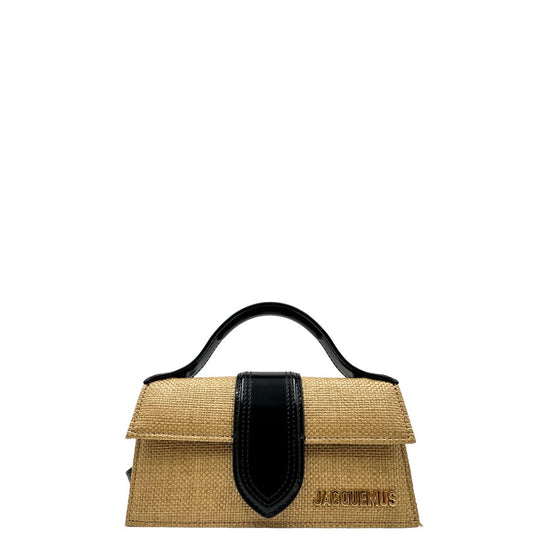 front Borsa Jacquemus in rafia con finiture in pelle nere e parti metalliche dorate; munita di un manico singolo e una tracolla amovibile e regolabile. Completa di dustbag e cartellini, di lusso, originale, ottime condizioni.