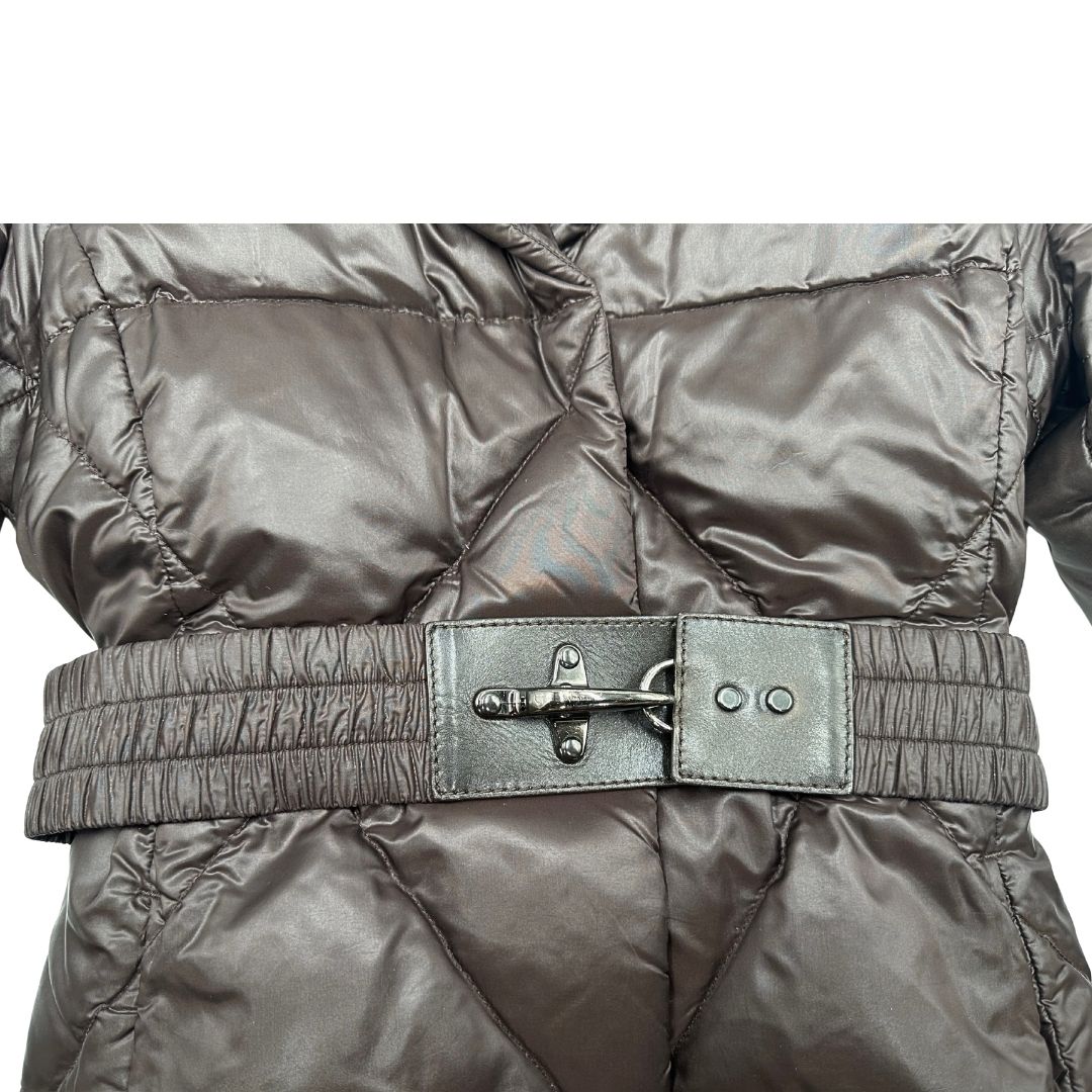 cintura del Piumino Fay marrone in 100% poliammide munito di una cintura in vita e chiusura con cerniera e bottoni, di lusso, originale, ottime condizioni.